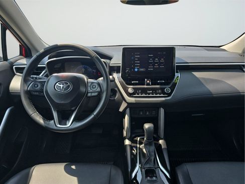 Used 2025 Toyota Corolla Cross XLE w/ Convenience Package AWD/4WD image 9