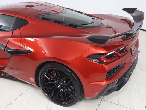 Used 2025 Chevrolet Corvette Z06 w/ Z07 Performance Package RWD image 43