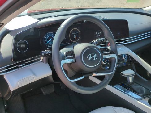 Used 2025 Hyundai Elantra Limited image 14