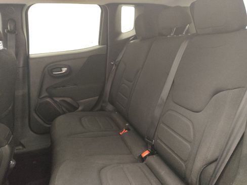 Used 2020 Jeep Renegade Latitude w/ Cold Weather Group image 18