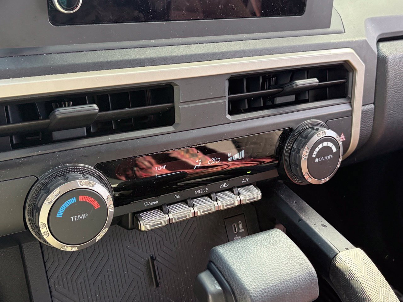 Used 2025 Toyota Tacoma SR RWD image 9