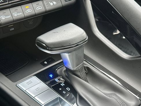 Used 2025 Hyundai Elantra Limited image 31