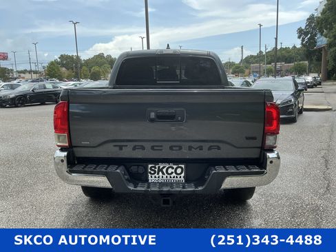 Used 2022 Toyota Tacoma SR5 w/ Technology Package RWD image 4