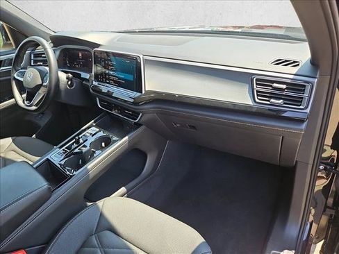 Used 2025 Volkswagen Atlas Cross Sport SE FWD image 22