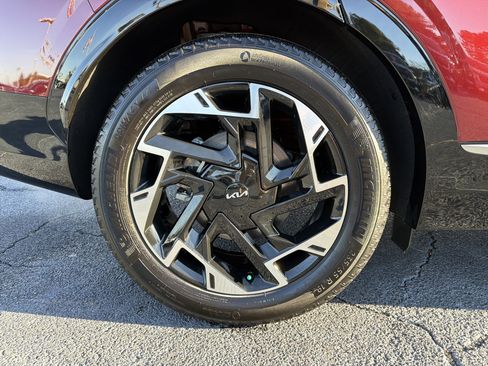 Used 2025 Kia Sportage SX image 17