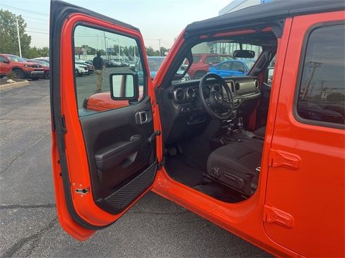 Used 2023 Jeep Wrangler Sport image 17