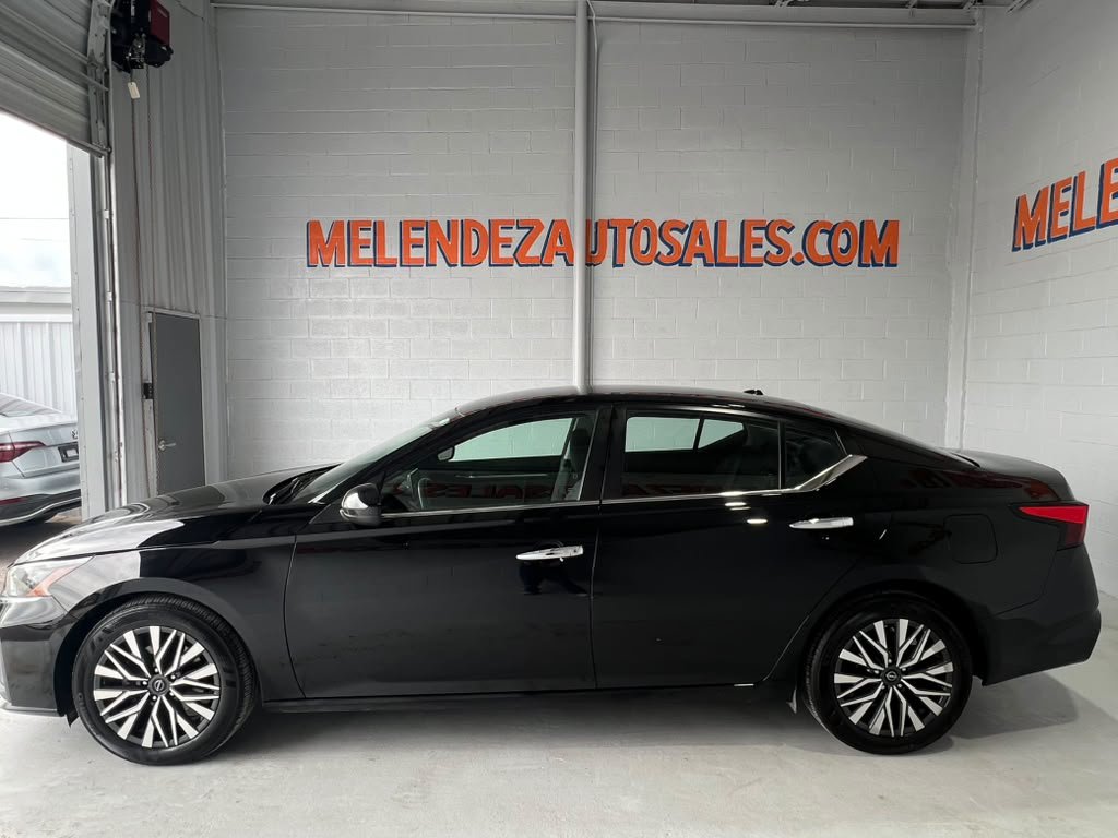 Used 2023 Nissan Altima 2.5 SV FWD image 2