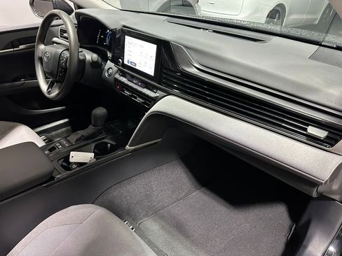 Used 2025 Toyota Camry LE w/ Convenience Package image 21