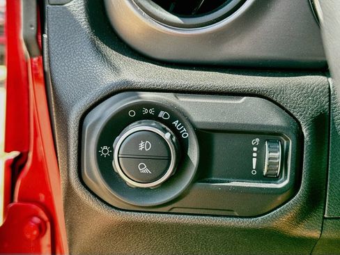Used 2023 Jeep Gladiator Sport AWD/4WD image 18
