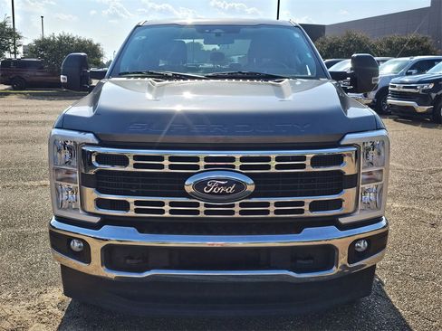 Used 2024 Ford F250 XLT image 2