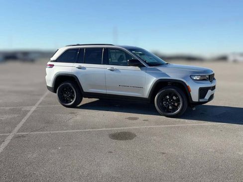 New 2026 Jeep Grand Cherokee Altitude image 15