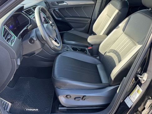 Used 2022 Volkswagen Tiguan SE R-Line image 11