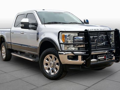 Used 2017 Ford F250 Lariat w/ Chrome Package AWD/4WD image 2