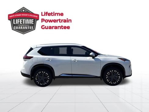Certified 2025 Nissan Rogue Platinum w/ Tech Package FWD image 8