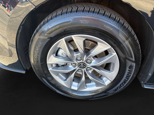 Certified 2022 Toyota Sienna XLE FWD image 11