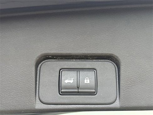 Used 2024 Nissan Rogue SV image 33