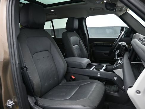 Used 2020 Land Rover Defender 110 SE image 26