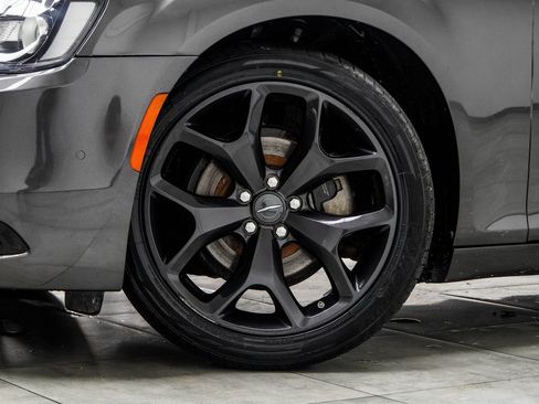 Used 2022 Chrysler 300 S RWD image 3