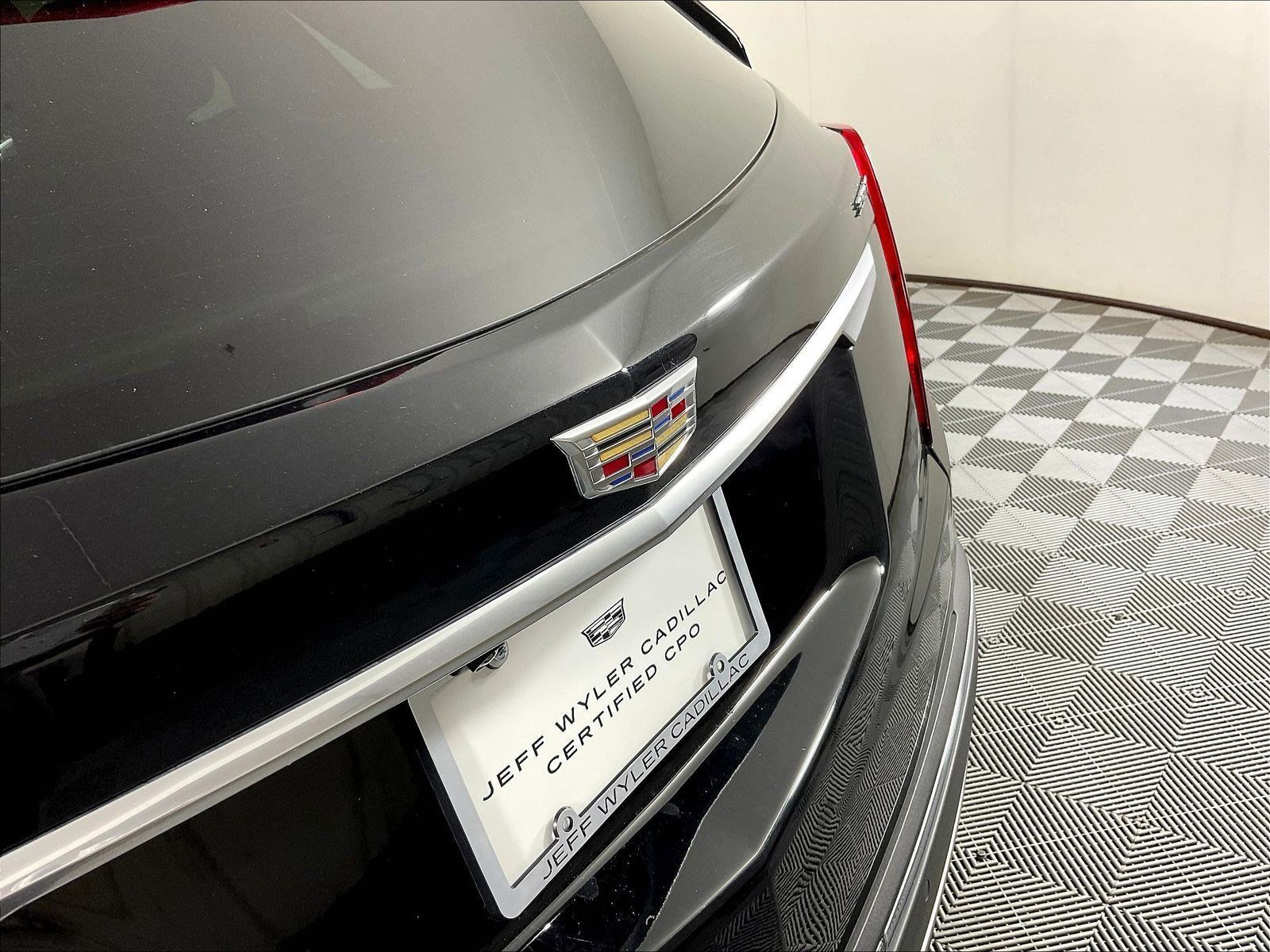 Certified 2024 Cadillac XT5 Premium Luxury FWD image 24