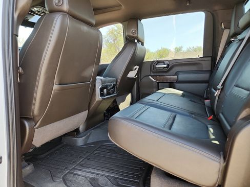 Used 2021 GMC Sierra 2500 Denali w/ Denali Ultimate Package AWD/4WD image 9