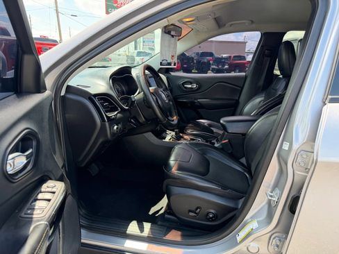 Used 2019 Jeep Cherokee Latitude Plus FWD image 4