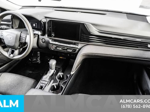 Used 2025 Toyota Camry LE image 21