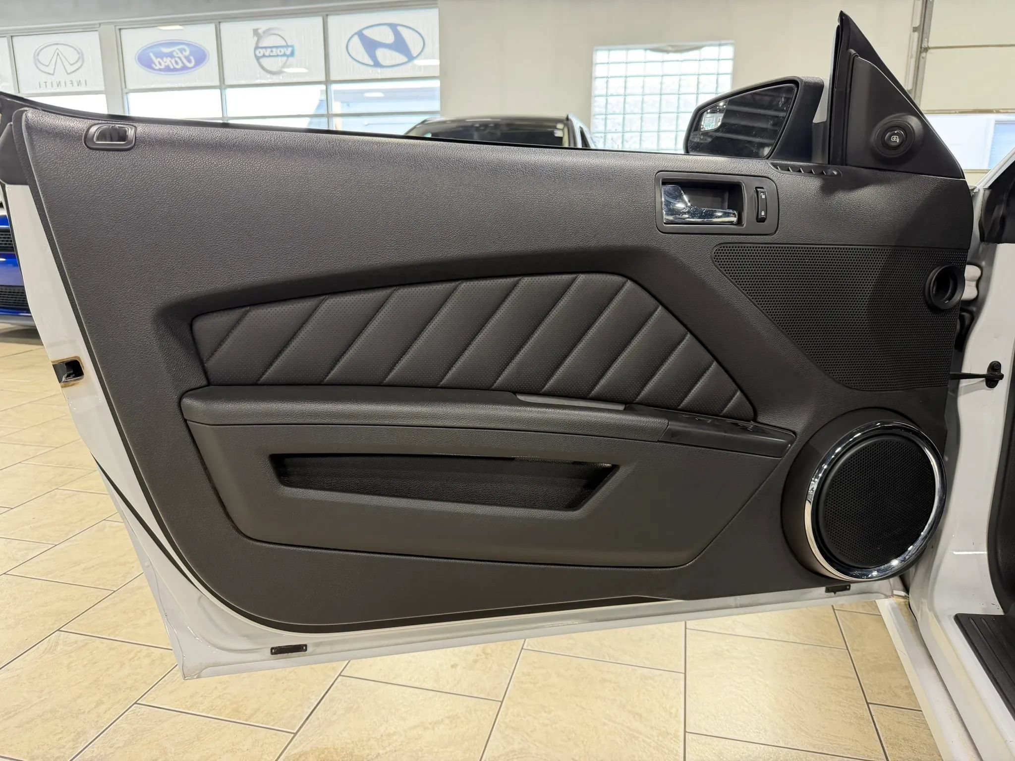 Used 2014 Ford Mustang Premium RWD image 30