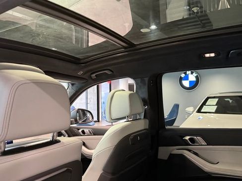 Certified 2024 BMW X7 xDrive40i w/ Parking Assistance Package AWD/4WD image 17