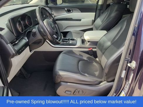 Used 2022 Kia Carnival LX FWD image 23