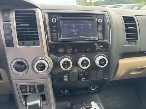Used 2015 Toyota Sequoia SR5 AWD/4WD image 25