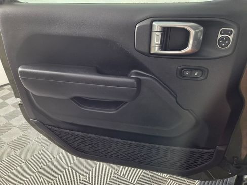 Used 2024 Jeep Wrangler Unlimited AWD/4WD image 19