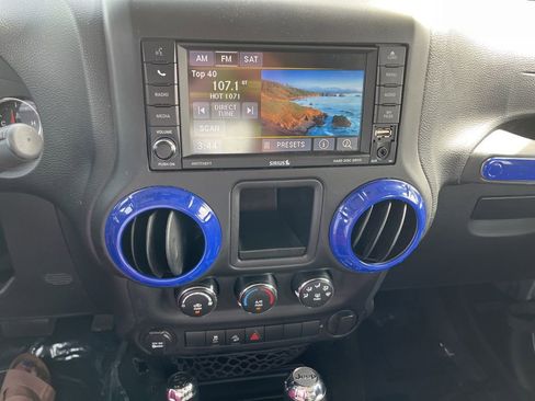 Used 2017 Jeep Wrangler Unlimited Sport w/ Connectivity Group image 40