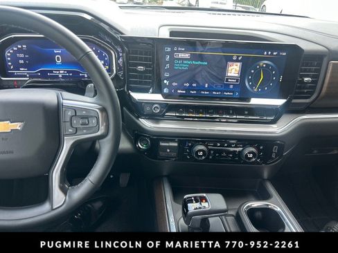 Used 2025 Chevrolet Silverado 1500 High Country AWD/4WD image 10
