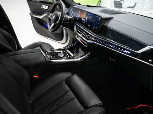 Used 2024 BMW X7 xDrive40i w/ M Sport Package image 42
