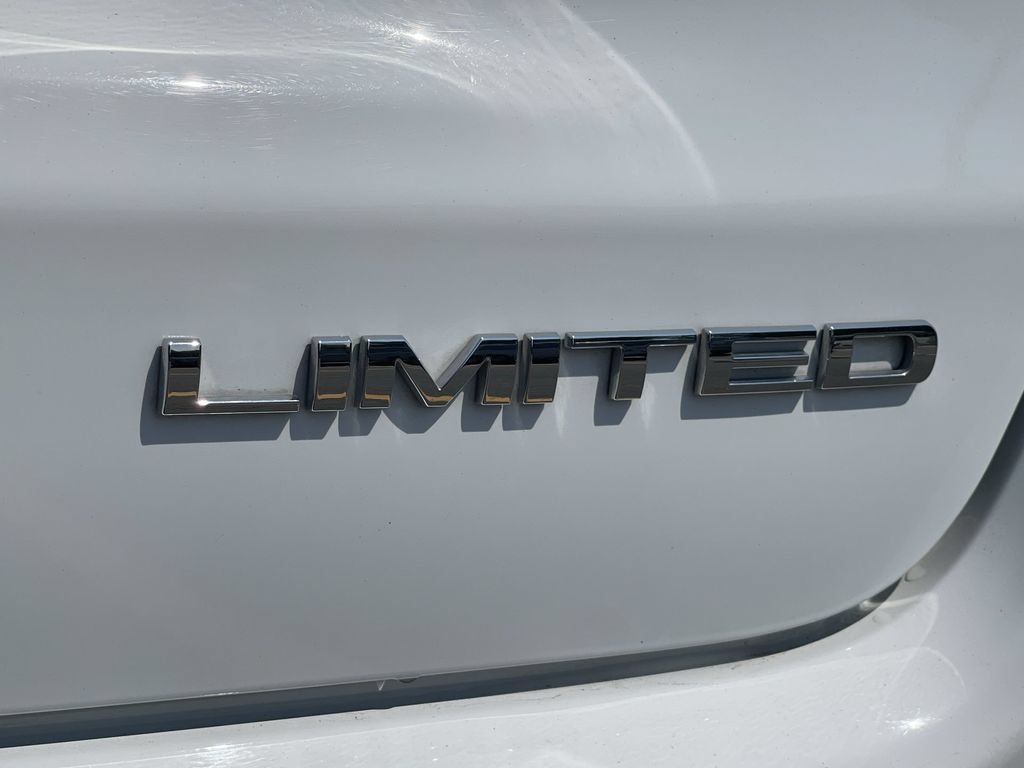 Used 2025 Jeep Compass Limited AWD/4WD image 8