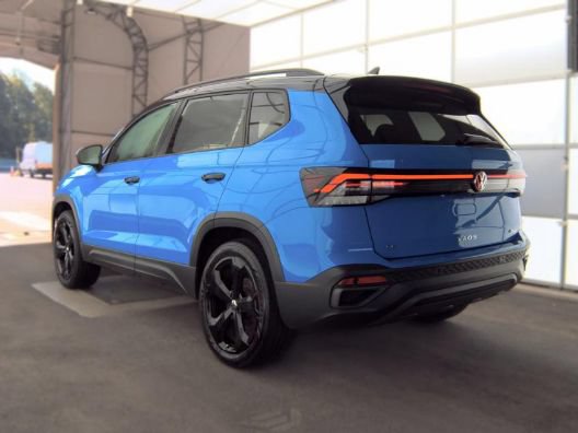 Used 2025 Volkswagen Taos SE AWD/4WD image 2