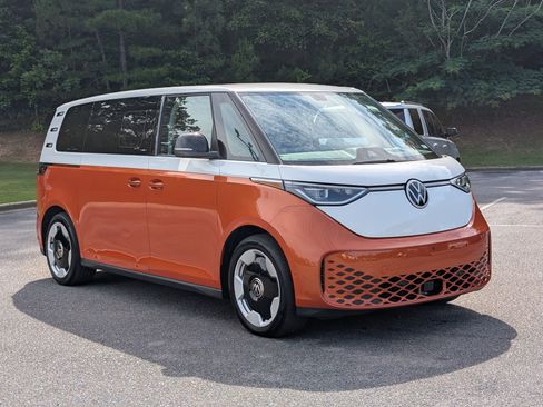 Used 2025 Volkswagen ID. Buzz Pro S Plus RWD image 12