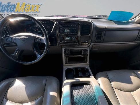 Used 2005 Chevrolet Avalanche Z71 w/ Sun And Sound Package AWD/4WD image 10