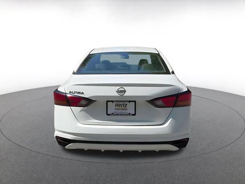 Used 2025 Nissan Altima 2.5 SV FWD image 12