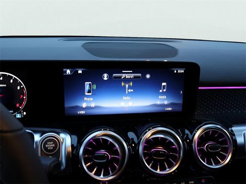 New 2025 Mercedes-Benz GLB 250 4MATIC image 23