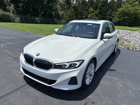 Used 2025 BMW 330i Sedan w/ Premium Package image 1