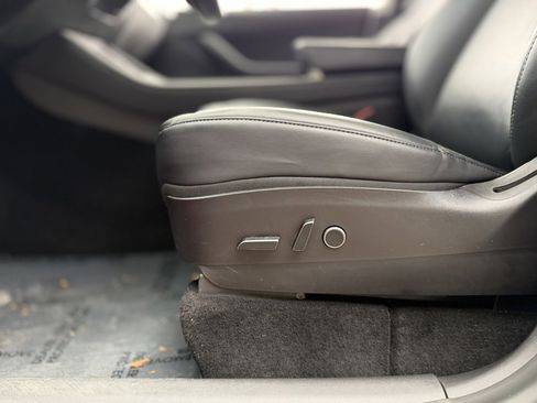 Used 2021 Tesla Model Y Long Range image 25