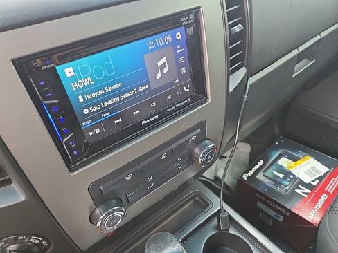 Used 2010 Nissan Titan SE w/ SE Value Truck Pkg image 7