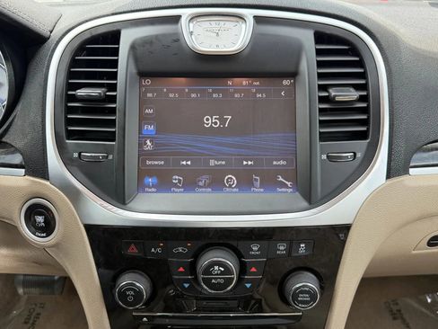 Used 2014 Chrysler 300 RWD image 26