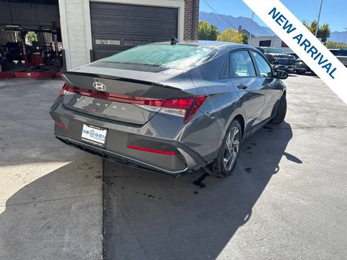 Used 2025 Hyundai Elantra Sport FWD image 7