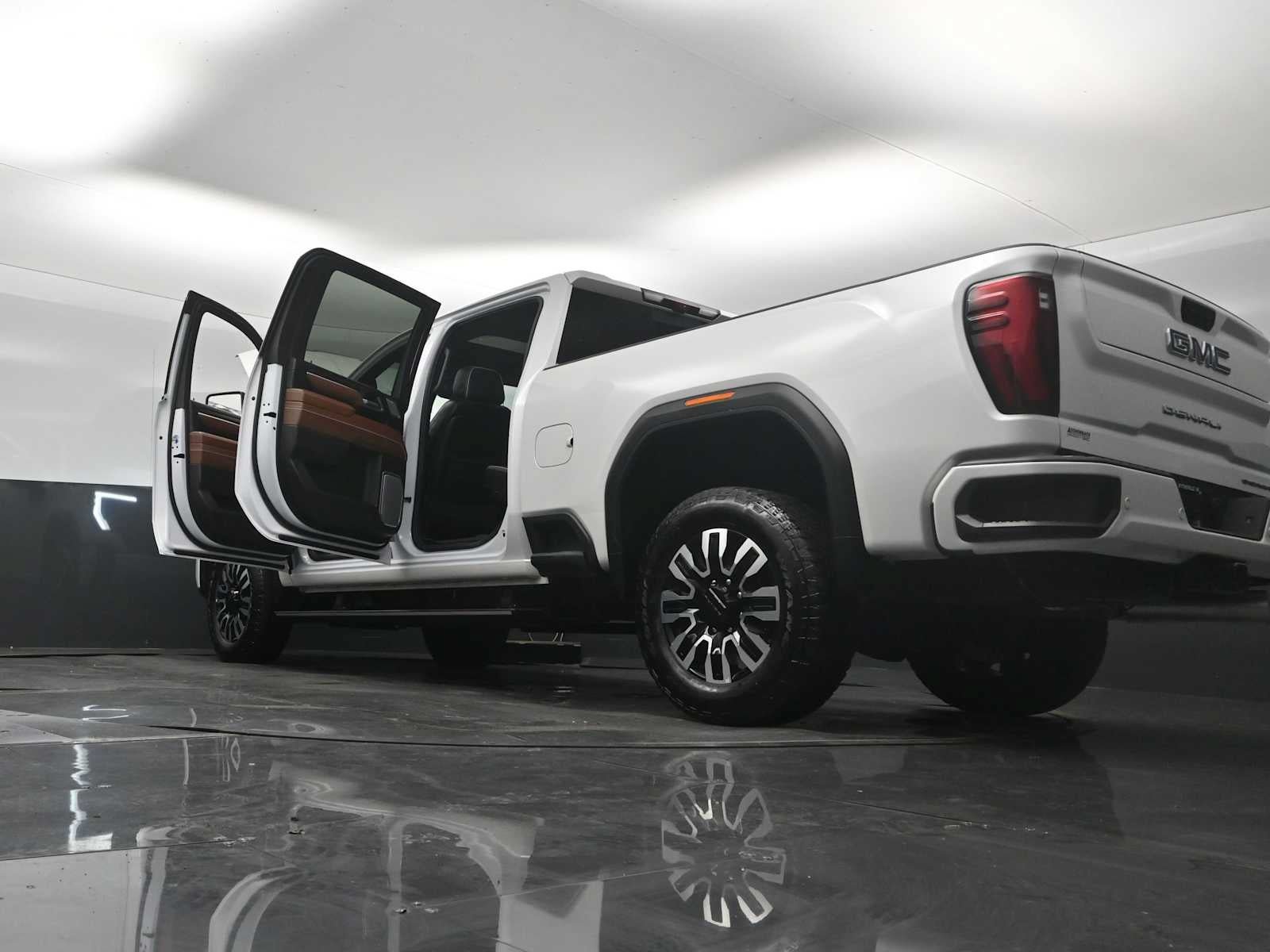 Used 2025 GMC Sierra 2500 Denali Ultimate w/ Max Trailering Package AWD/4WD image 31