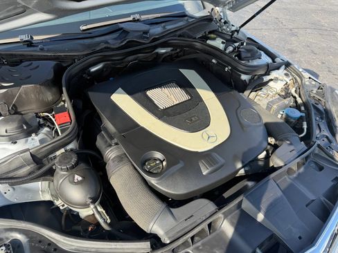 Used 2011 Mercedes-Benz E 550 4MATIC Sedan image 40
