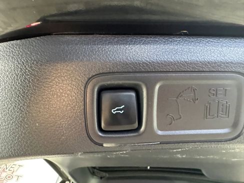 Used 2022 Ford Expedition XLT AWD/4WD image 8