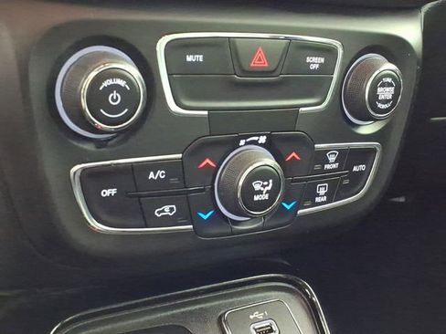 Used 2019 Jeep Compass Limited AWD/4WD image 23