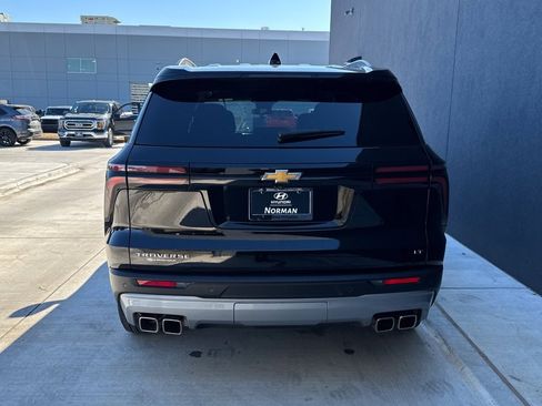 Used 2024 Chevrolet Traverse LT image 22